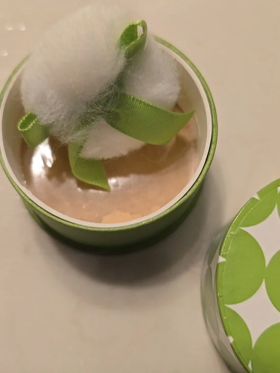 Clinique White and Silver Makeup Set Of 3 Items- Compact & Mirror Case - Picture 3 of 7